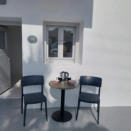 East Wind Perissa (Santorini)