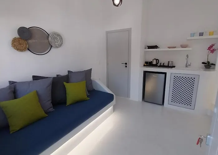 East Wind Hotel Perissa (Santorini)