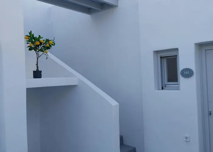 East Wind * Perissa (Santorini)