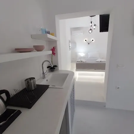 East Wind Perissa (Santorini)