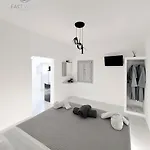 East Wind Otel