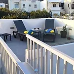 East Wind Perissa (Santorini)