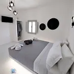 East Wind Perissa (Santorini)