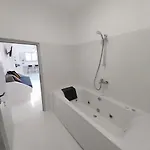 Otel East Wind Perissa (Santorini)