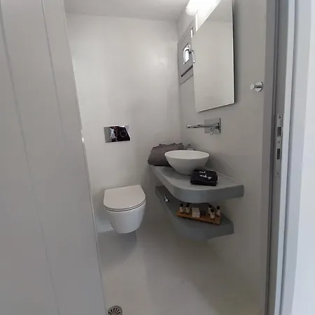 Отель East Wind