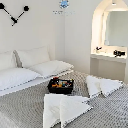 Hotel East Wind *