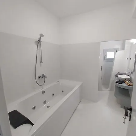 Hotel East Wind Perissa (Santorini)