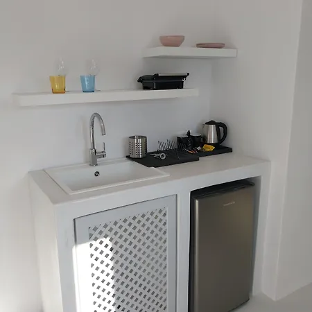 East Wind Perissa (Santorini)