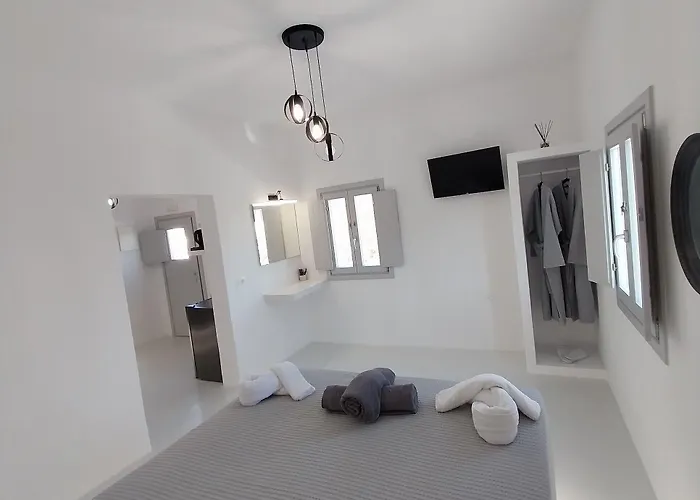 East Wind * Perissa (Santorini)