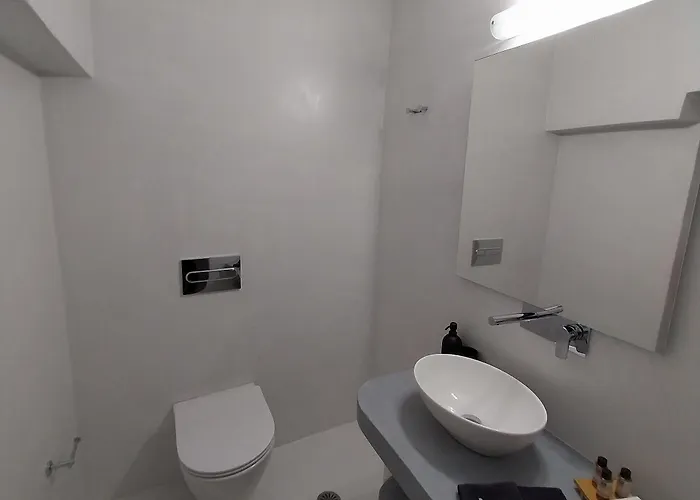 East Wind * Perissa (Santorini)