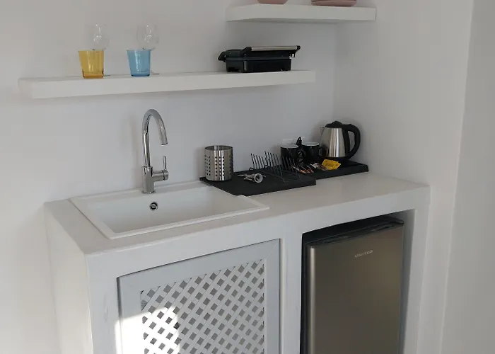 East Wind Perissa (Santorini)