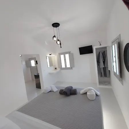 East Wind Perissa (Santorini)