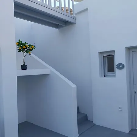 East Wind * Perissa (Santorini)