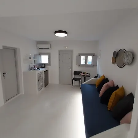 East Wind Perissa (Santorini)