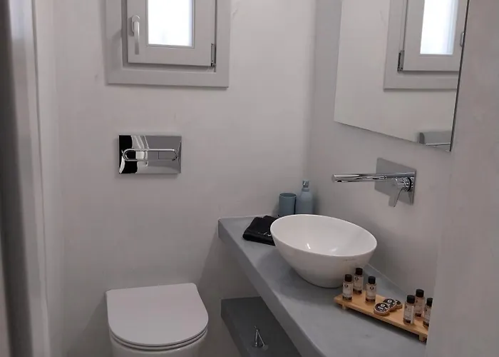 Hotel East Wind Perissa (Santorini)