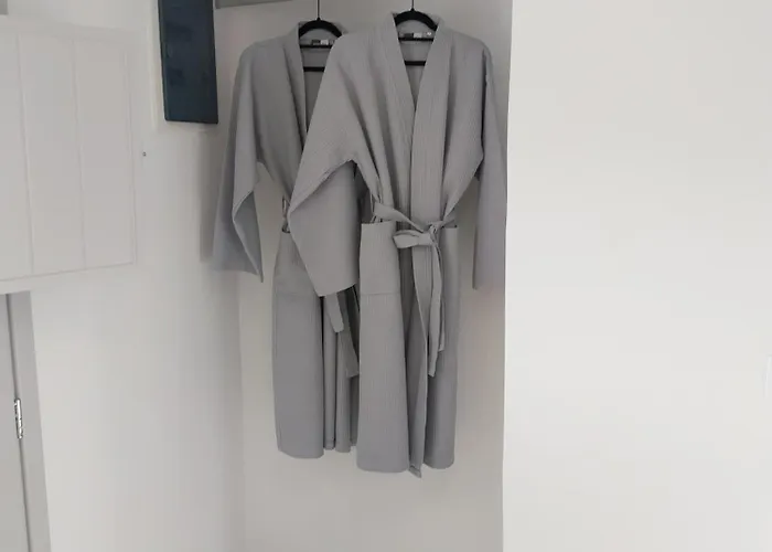 East Wind Perissa (Santorini)