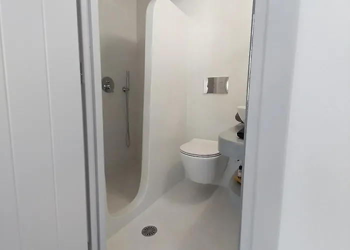 East Wind Perissa (Santorini)