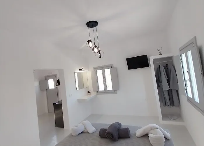 East Wind Hotel Perissa (Santorini)