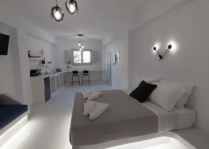 East Wind Perissa (Santorini)