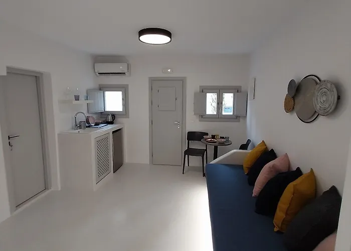 East Wind Perissa (Santorini)